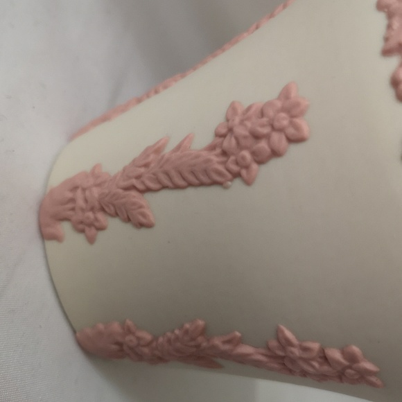 Lovely Wedgwood Style Pottery Vase, Cream w/ Applied Pink Floral Design, Canada - Picture 3 of 5